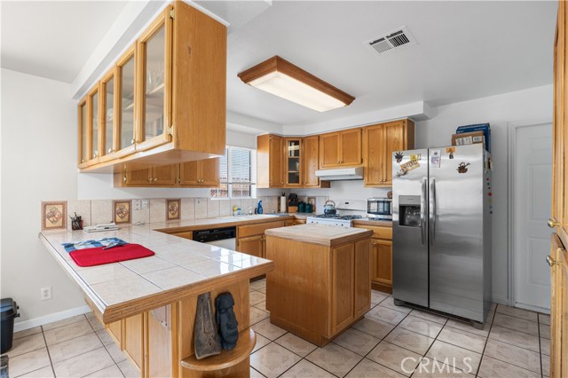 9824 Evelyn Avenue, California City CA: https://media.crmls.org/medias/422b4a90-77aa-406e-9348-6d63073ce797.jpg