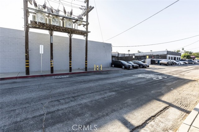 7400 San Fernando Road, Sun Valley CA: https://media.crmls.org/medias/422bc4f7-9fc4-4777-ab41-c336ed1e069d.jpg