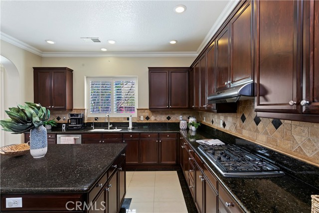 Detail Gallery Image 16 of 65 For 15835 Skyridge Dr, Riverside,  CA 92503 - 5 Beds | 4/1 Baths