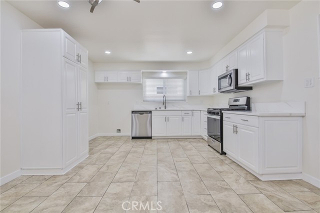 511 Gwynwood Avenue, La Habra CA: https://media.crmls.org/medias/422d3ca0-30be-49a9-8204-10b18e0214d0.jpg