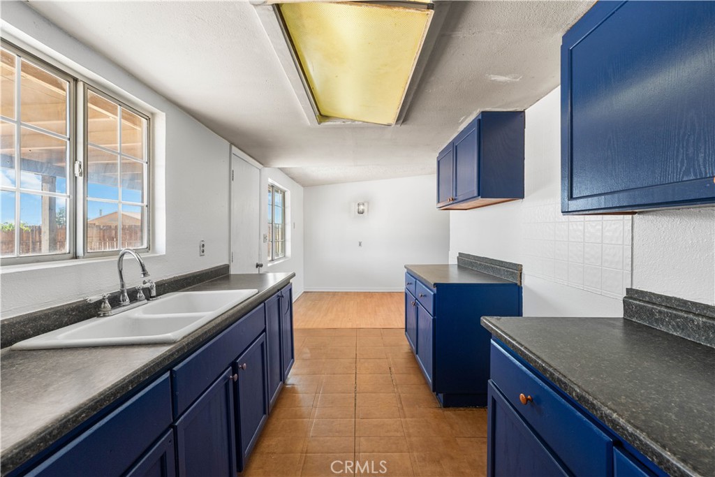 https://media.crmls.org/medias/422dccd5-2578-440f-a95e-2787576a7b68.jpg?preset=X-Large