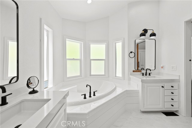 Detail Gallery Image 10 of 29 For 19983 Crestview Dr, Canyon Country,  CA 91351 - 3 Beds | 2 Baths