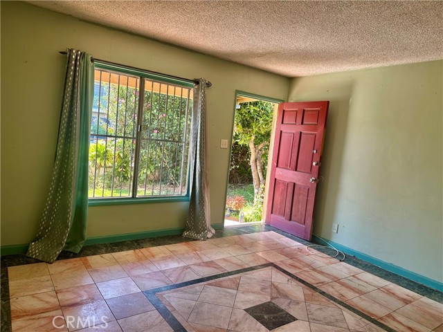 Detail Gallery Image 2 of 39 For 13608 Yukon Ave, Hawthorne,  CA 90250 - 5 Beds | 3 Baths
