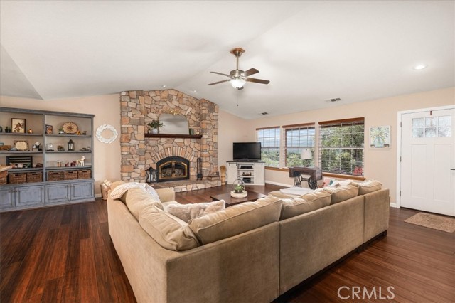 Detail Gallery Image 13 of 47 For 47527 Miami Highlands Dr, Oakhurst,  CA 93644 - 4 Beds | 2/1 Baths