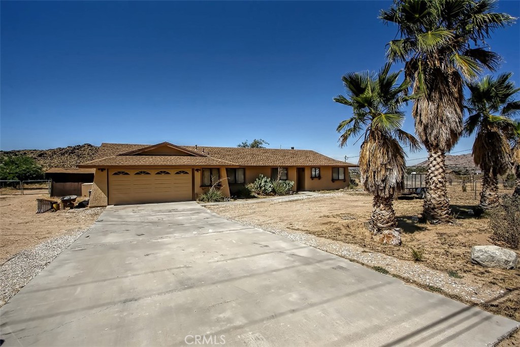 14880 Laguna Seca Drive, Apple Valley, CA 92307