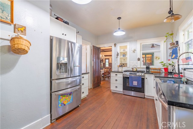 7914 Magnolia Avenue, Riverside CA: https://media.crmls.org/medias/42300d15-b3b5-415a-adce-5114203a0658.jpg