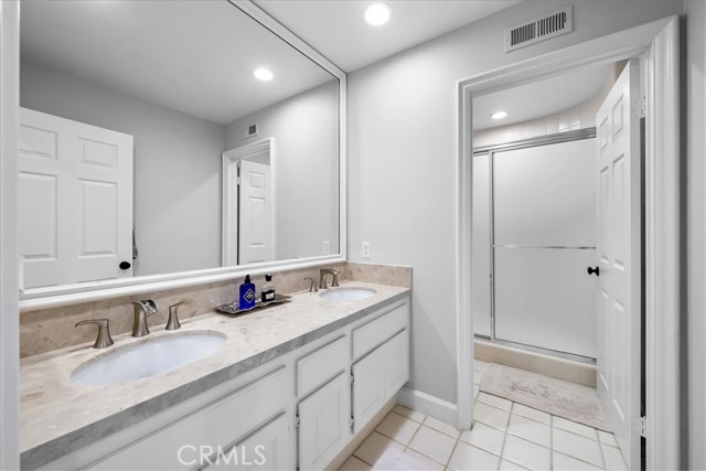 Dual sink bathroom upstairs