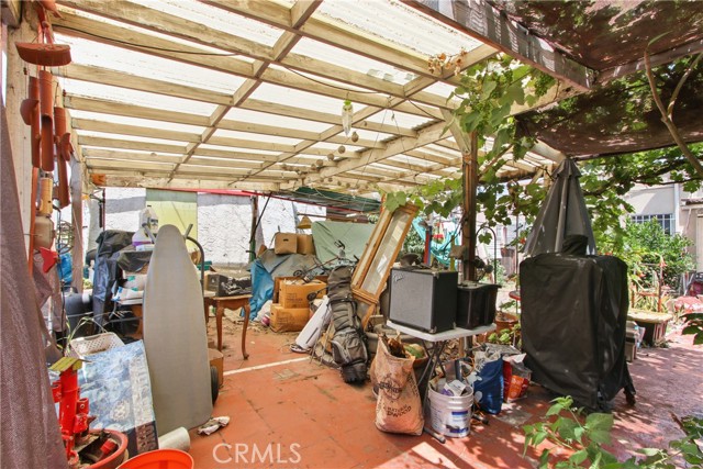 2048 W 68th Street, Los Angeles CA: https://media.crmls.org/medias/42308838-3ddf-448b-bb4e-cd3219a331ab.jpg