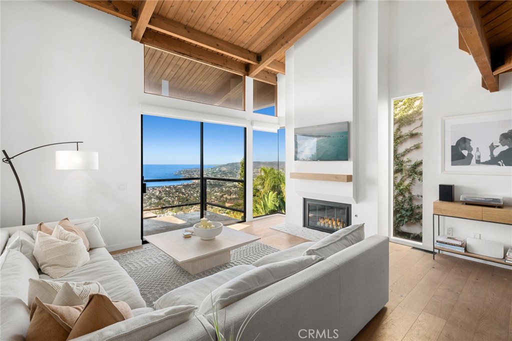 Spectacular Views Of The Ocean, Coastline And Crashing Waves—enjoyed From All Levels And Living Spaces—distinguish This Seaside Property As One Of Distinct Beauty And Luxury.