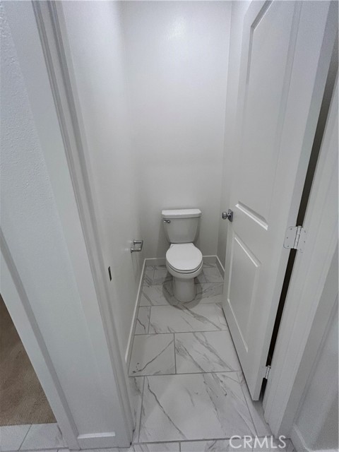 Primary toilet area