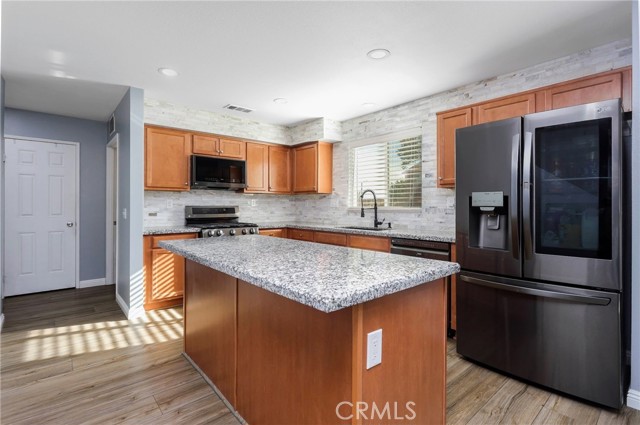 Detail Gallery Image 10 of 33 For 43106 Sondi Dr, Lancaster,  CA 93536 - 4 Beds | 2/1 Baths