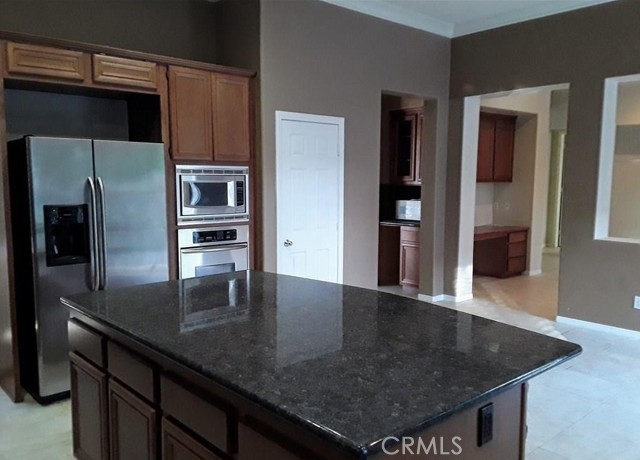 Detail Gallery Image 14 of 26 For 12701 Palm View Way, Riverside,  CA 92503 - 4 Beds | 3/1 Baths