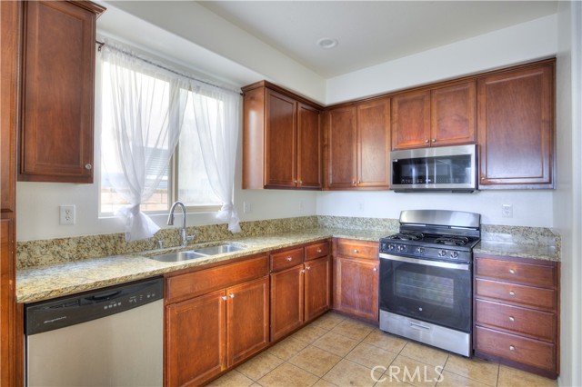 Detail Gallery Image 12 of 42 For 469 Niagara Ct, Corona,  CA 92878 - 4 Beds | 2/1 Baths