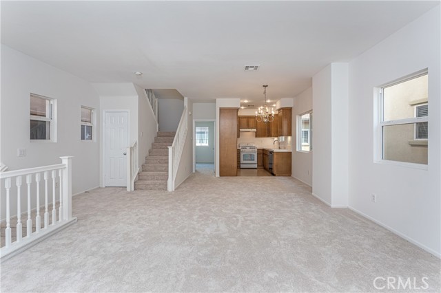 Detail Gallery Image 7 of 29 For 6840 De Celis Pl #32,  Van Nuys,  CA 91406 - 4 Beds | 4 Baths
