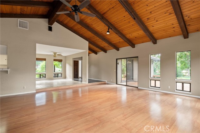 55 Roseanna Court, Chico CA: https://media.crmls.org/medias/4233350f-8f5e-482e-ba2c-93fb9b5f063c.jpg