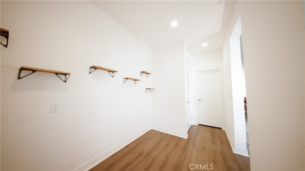 https://media.crmls.org/medias/42333a0a-80e1-43e6-9c23-c4f90ba56286.jpg?preset=X-Large