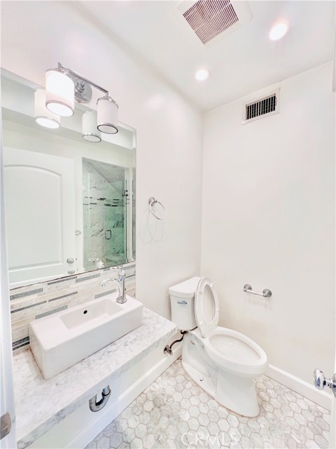 Detail Gallery Image 7 of 13 For 1163 N Poinsettia Pl, West Hollywood,  CA 90046 - 2 Beds | 2 Baths