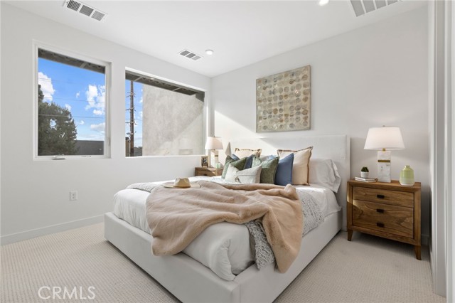 Image 15 of 29 For 585 Lyon Street