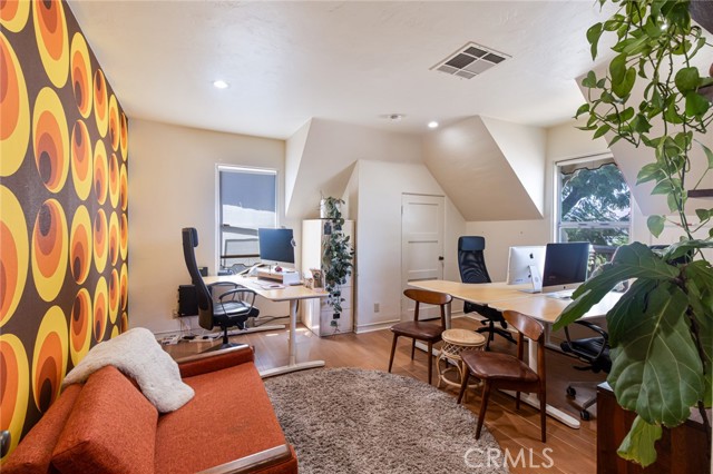 Image 18 of 41 For 2048 Mentone Boulevard