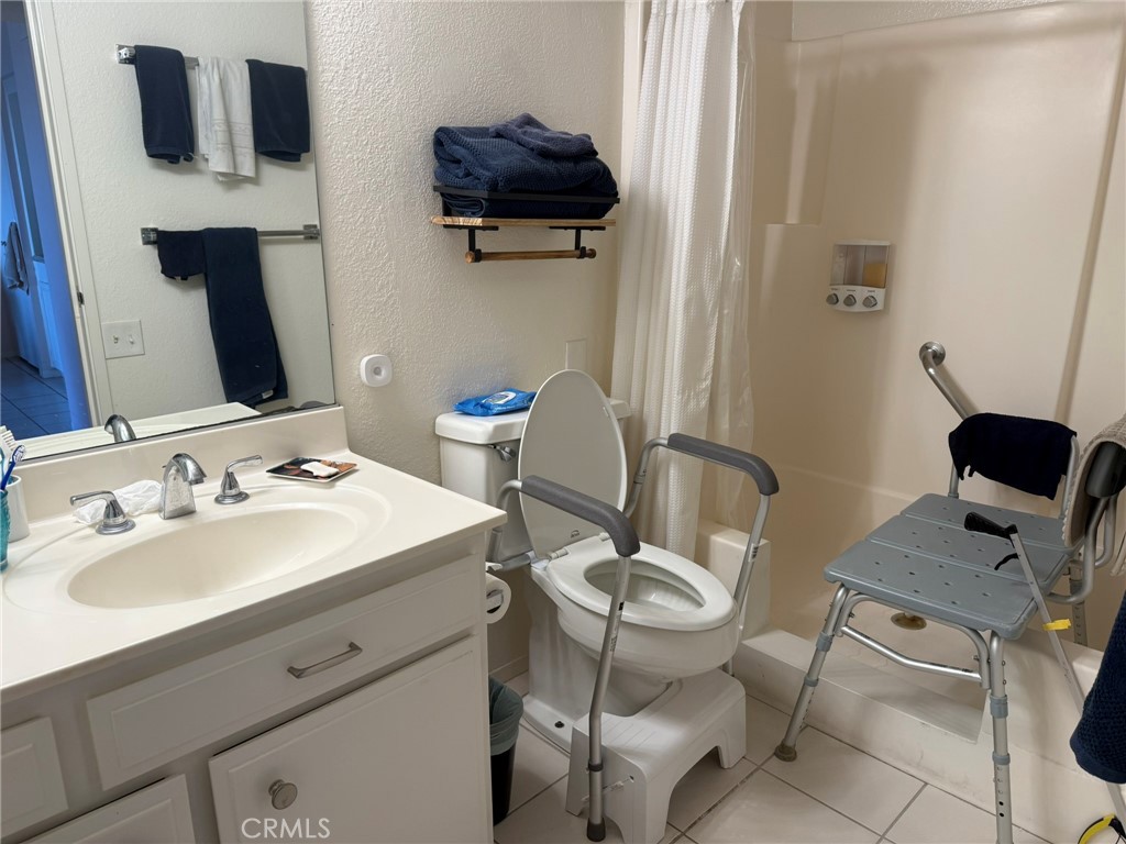 https://media.crmls.org/medias/4235c210-a6cf-4875-a815-78dee678d665.jpg?preset=X-Large