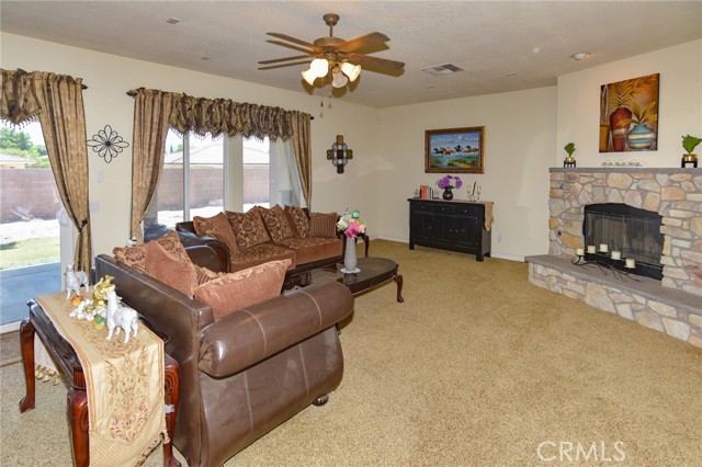 Detail Gallery Image 9 of 50 For 19187 Glenbrook Cir, Apple Valley,  CA 92308 - 3 Beds | 2/1 Baths