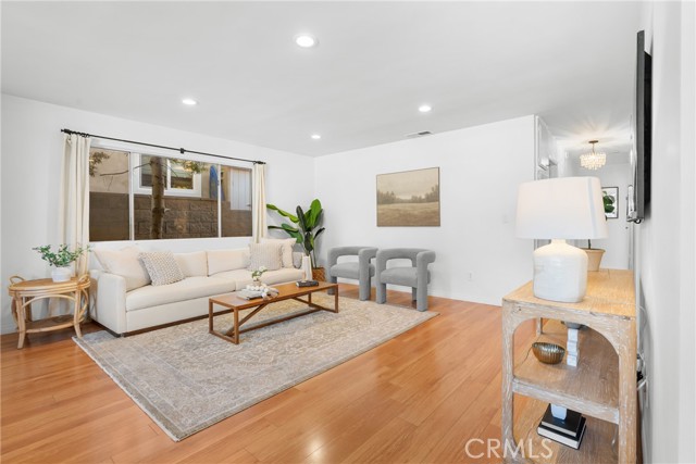 Detail Gallery Image 3 of 50 For 586 36th, Manhattan Beach,  CA 90266 - 3 Beds | 2 Baths