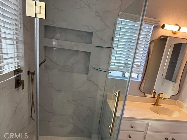 Detail Gallery Image 8 of 11 For 302 W Loraine St #5,  Glendale,  CA 91202 - 2 Beds | 2/1 Baths