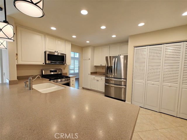 Detail Gallery Image 8 of 23 For 8128 E Candleberry Cir, Orange,  CA 92869 - 4 Beds | 2/1 Baths