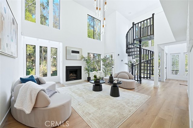 Detail Gallery Image 2 of 29 For 11601 Montana Ave #7,  Los Angeles,  CA 90049 - 2 Beds | 3 Baths