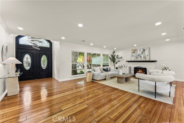 Detail Gallery Image 5 of 43 For 4428 Saugus Ave, Sherman Oaks,  CA 91403 - 4 Beds | 4 Baths