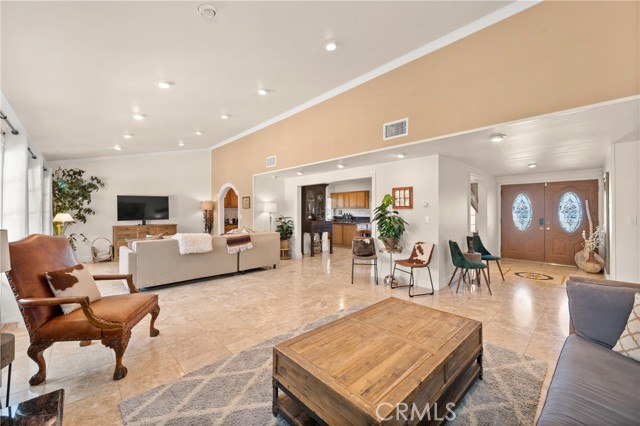 6045 Sausalito Avenue, Woodland Hills CA: https://media.crmls.org/medias/423841f1-c57e-44eb-b5b7-9e3e1018b640.jpg
