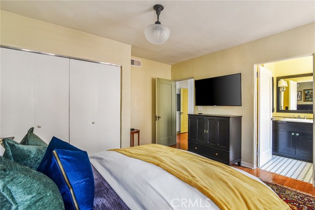 Detail Gallery Image 30 of 38 For 8246 4th St, Los Angeles,  CA 90048 - 2 Beds | 2 Baths