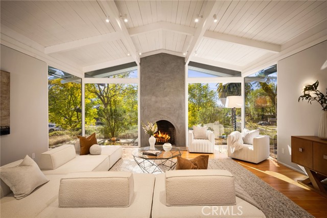 Detail Gallery Image 1 of 51 For 4750 Poe Ave, Woodland Hills,  CA 91364 - 4 Beds | 4 Baths