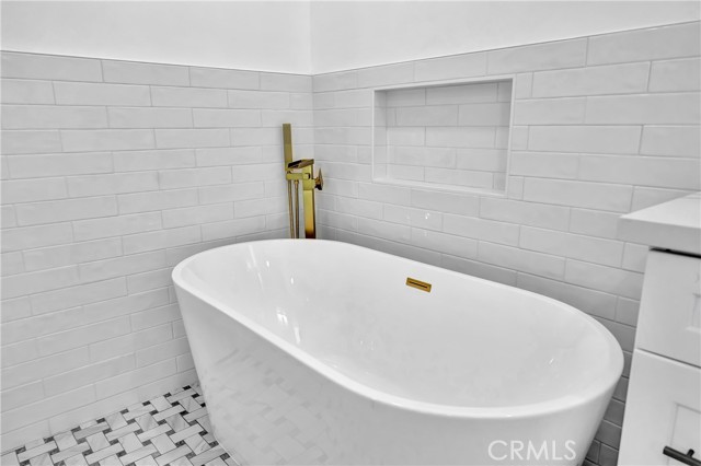 Detail Gallery Image 33 of 71 For 17407 Hatteras St, Encino,  CA 91316 - 3 Beds | 2 Baths