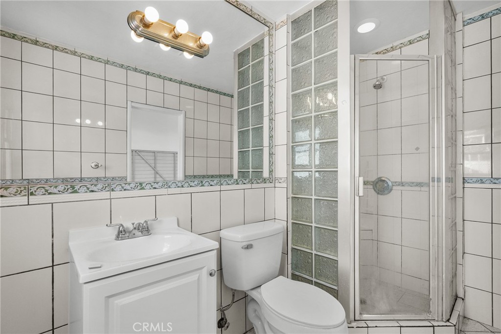 https://media.crmls.org/medias/423975a6-42d8-45ea-8d2d-7f5ca9ef7d0a.jpg?preset=X-Large