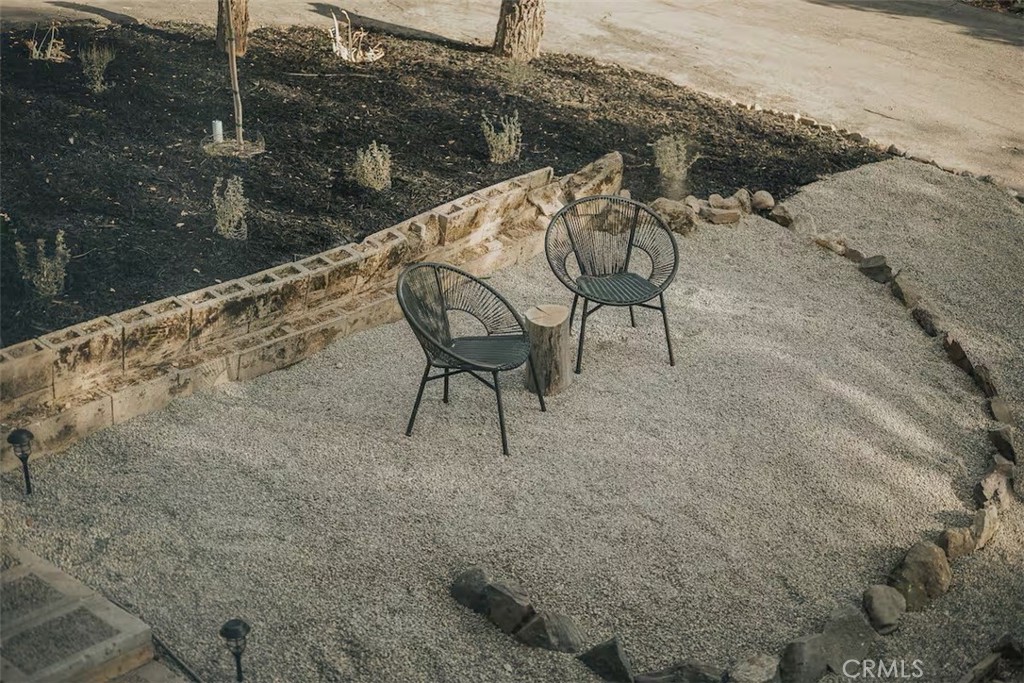 https://media.crmls.org/medias/423991e8-f70e-4ffb-aa8b-eddc6fa76d94.jpg?preset=X-Large