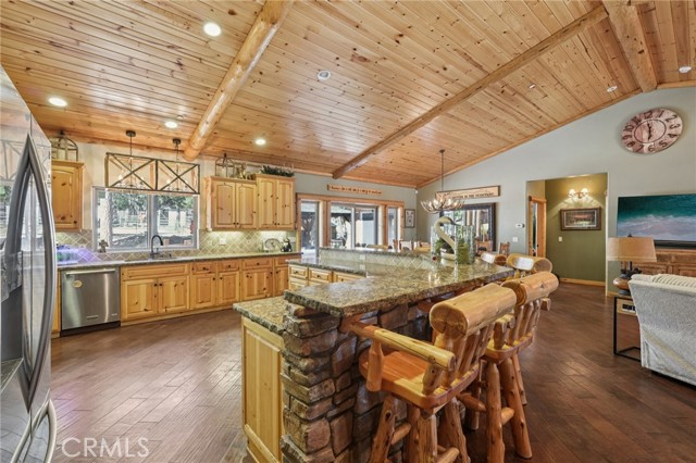 Detail Gallery Image 10 of 39 For 1039 Heritage Trl, Big Bear City,  CA 92314 - 4 Beds | 4/1 Baths