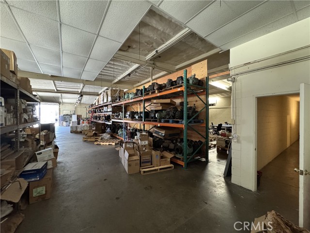 220 N Sunset Avenue, City Of Industry CA: https://media.crmls.org/medias/4239e047-87c9-4826-a219-302d0e5a2bb3.jpg