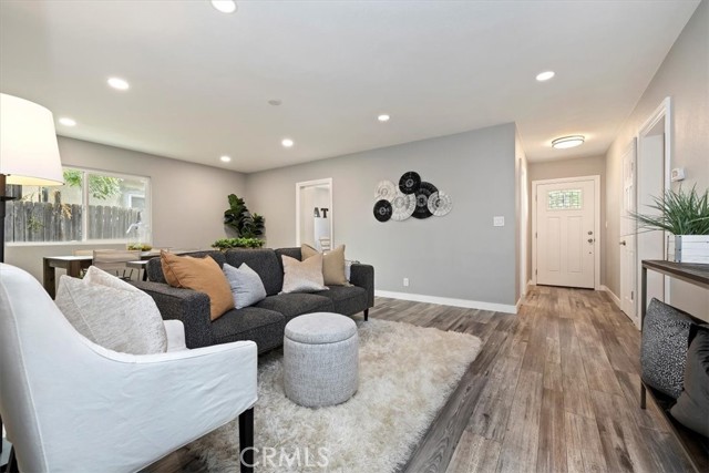887 Kingman Drive, Norco CA: https://media.crmls.org/medias/423a9bf5-6865-4475-9de1-65f0bcc65350.jpg