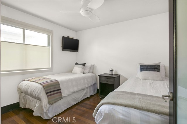 405 15th Street, Manhattan Beach CA: https://media.crmls.org/medias/423b0413-f2c7-4fcb-891c-8a96bbd654e8.jpg