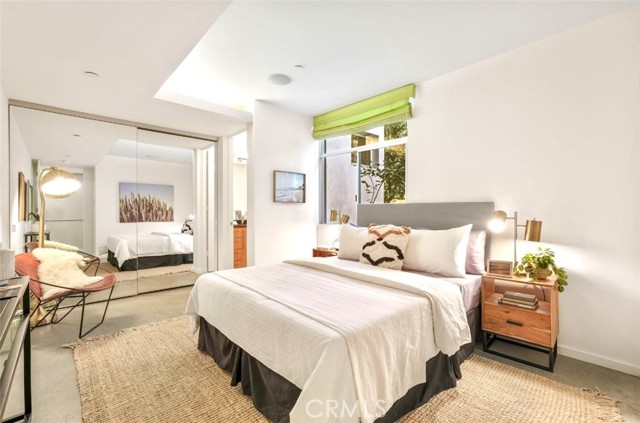 1035 19th Street, Santa Monica CA: https://media.crmls.org/medias/423ba887-6206-4f02-815a-8429d2bb7e7f.jpg