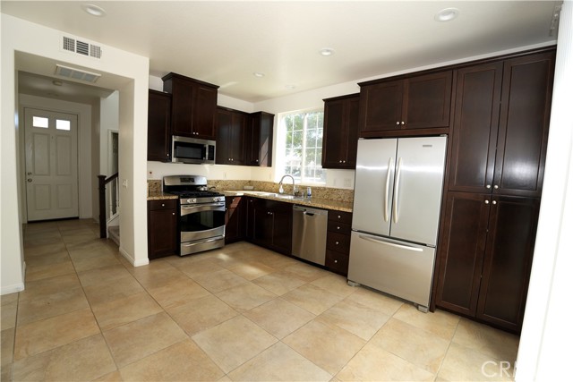 Detail Gallery Image 9 of 19 For 202 W Cork Tree Dr, Orange,  CA 92865 - 3 Beds | 2/1 Baths
