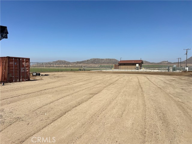 28900 Reservoir Avenue, Nuevo CA: https://media.crmls.org/medias/423d1eb6-31f2-4543-a28f-2ecaddeaa8a8.jpg