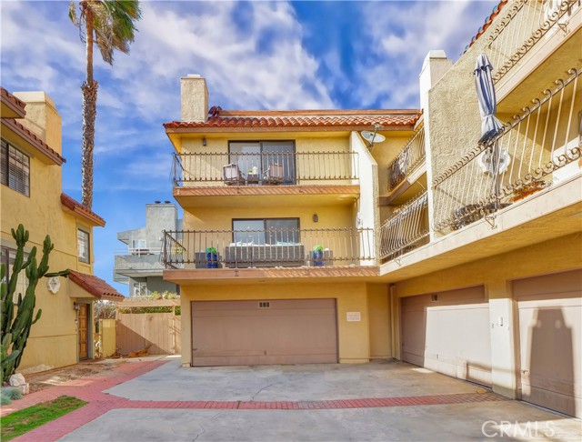 839 6th Street, Hermosa Beach, California 90254, 2 Bedrooms Bedrooms, ,2 BathroomsBathrooms,Residential,Sold,6th,SB22052797