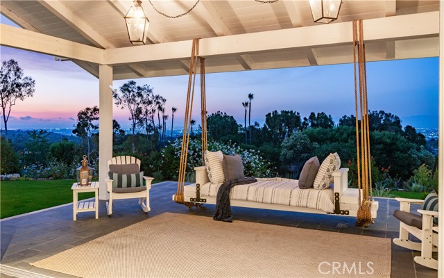 16 Roadrunner Road, Rolling Hills CA: https://media.crmls.org/medias/423d82b7-ae11-4e3c-be0d-bde37032c665.jpg