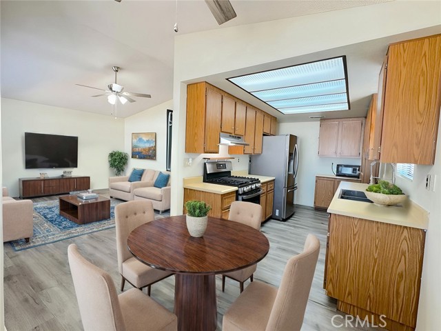 Detail Gallery Image 8 of 37 For 27411 Hacienda Dr, Menifee,  CA 92586 - 2 Beds | 2 Baths