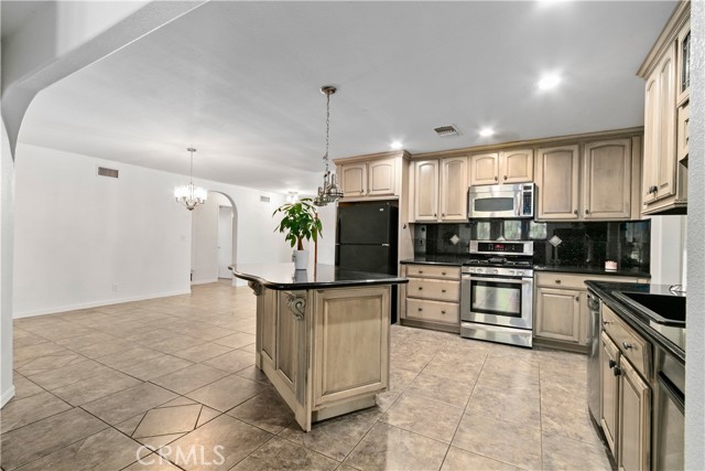 3535 California Avenue, Norco CA: https://media.crmls.org/medias/423dddc8-e212-4fa7-88d4-a0c273726f9d.jpg