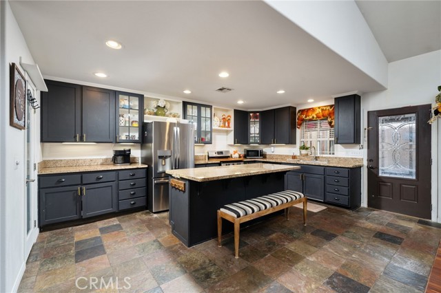 Detail Gallery Image 16 of 38 For 7575 Rancho Rd, Pinon Hills,  CA 92372 - 4 Beds | 3 Baths