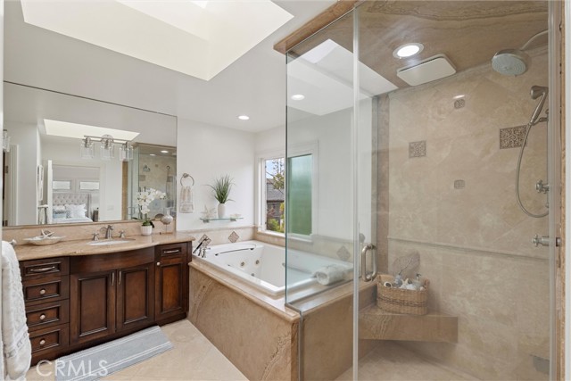 2000 Walnut Avenue, Manhattan Beach CA: https://media.crmls.org/medias/423ed642-7708-408b-936e-97adf6e3c564.jpg