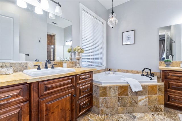 98 Nutwood Circle, Paso Robles CA: https://media.crmls.org/medias/4242a1e4-29c1-45ef-98cc-679e807d2ce6.jpg